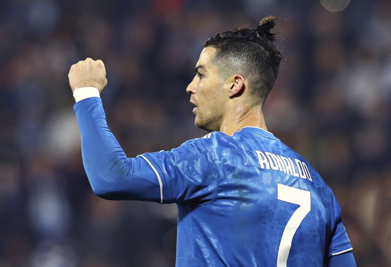 Ronaldo chạm nhiều mốc thi đấu đặc biệt